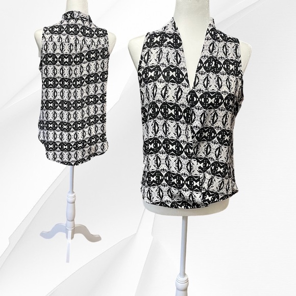 Olive & Oak Tops - Olive & Oak Sleeveless, V-Neck, Black And White, High Low Blouse Size S